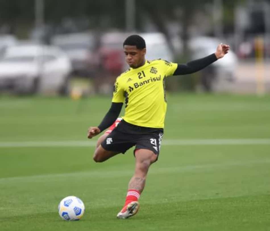 Vinicius Mello sofre fratura no pé e desfalca Inter no restante da temporada