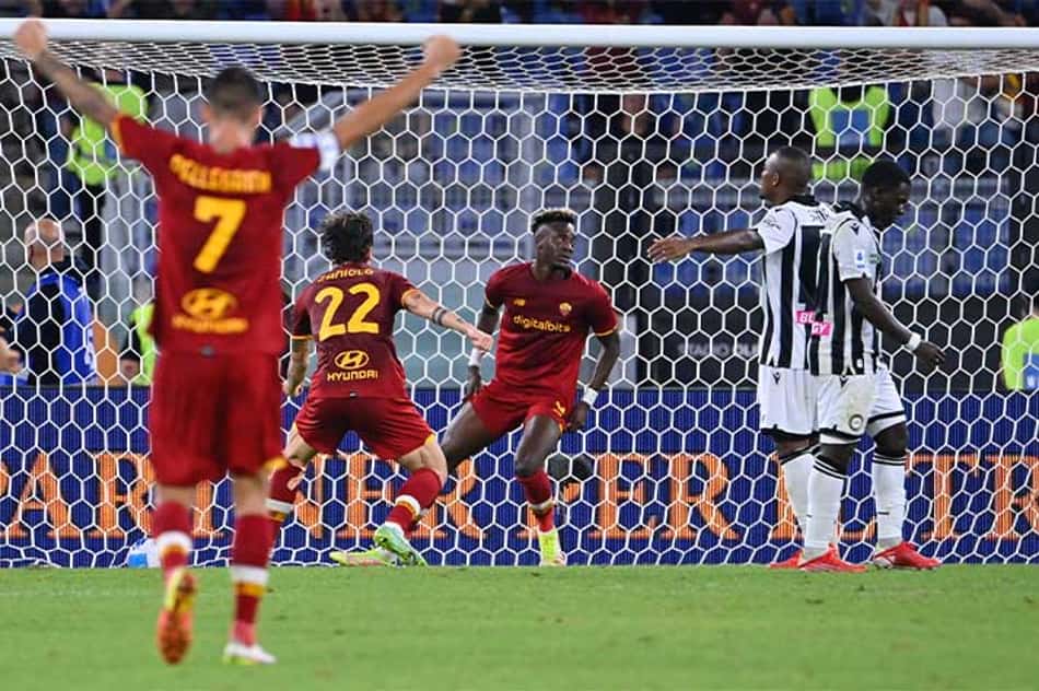 Roma sofre, mas derrota Udinese e entra no G-4 do Campeonato Italiano