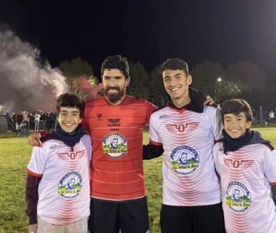 Loco Abreu marca seu primeiro gol pelo novo clube