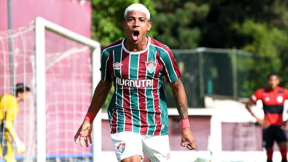 'Carrasco' do Flamengo na base, John Kennedy tem chance no clássico em busca de afirmação no Fluminense