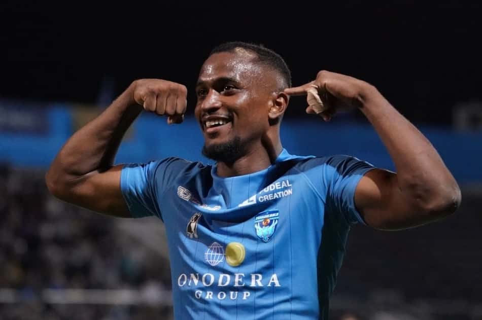 Saulo Mineiro marca dois gols novamente e garante vitória do Yokohama FC