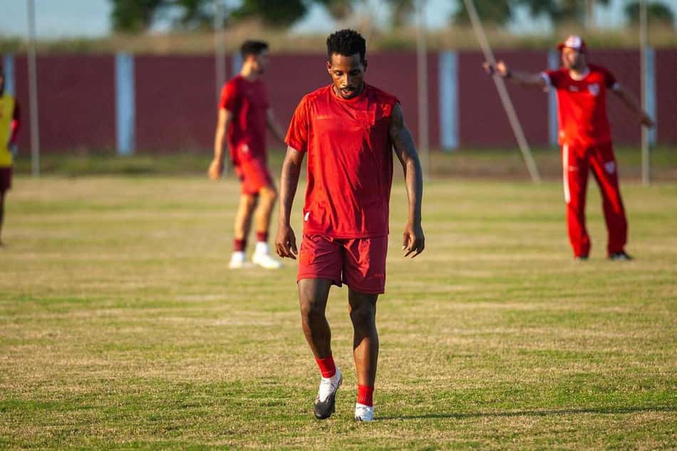 Guilherme Romão foca em bom 2022 após acertar renovação com o CRB