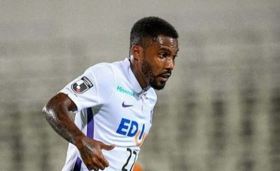 Rhayner comemora marca de 100 jogos no futebol japonês