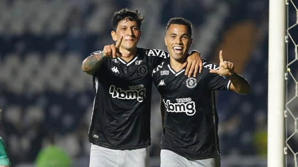 Rumo ao G4: empurrado pela torcida, Vasco supera o Goiás e engata a segunda vitória seguida na Série B
