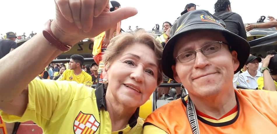 Padre Wilson distribui 550 refeições por dia, toca na barra do Barcelona e acredita em virada sobre o Flamengo