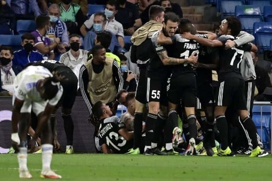 Sheriff marca aos 44 do segundo tempo e vence o Real Madrid no Santiago Bernabéu pela Champions