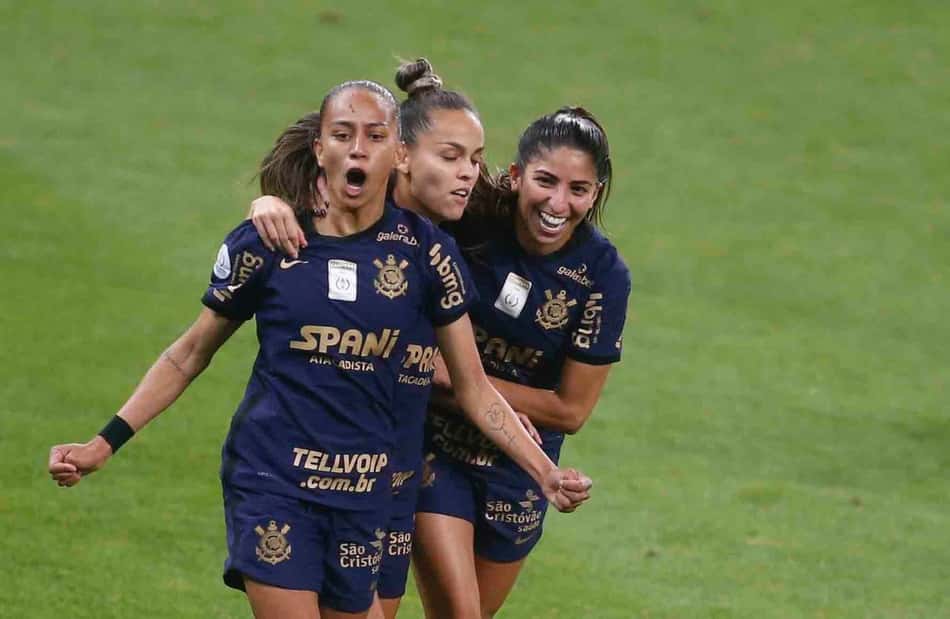 Libertadores: Adriana abre o caminho para o Tri do Corinthians e cobra punições após sofrer racismo