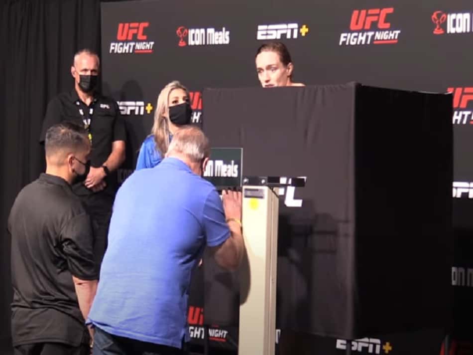 Americana não bate o peso e quase desmaia na pesagem do UFC Vegas 38; Bethe excede limite dos galos