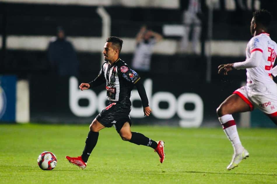 Náutico consegue virada no fim e vence o Operário na Série B