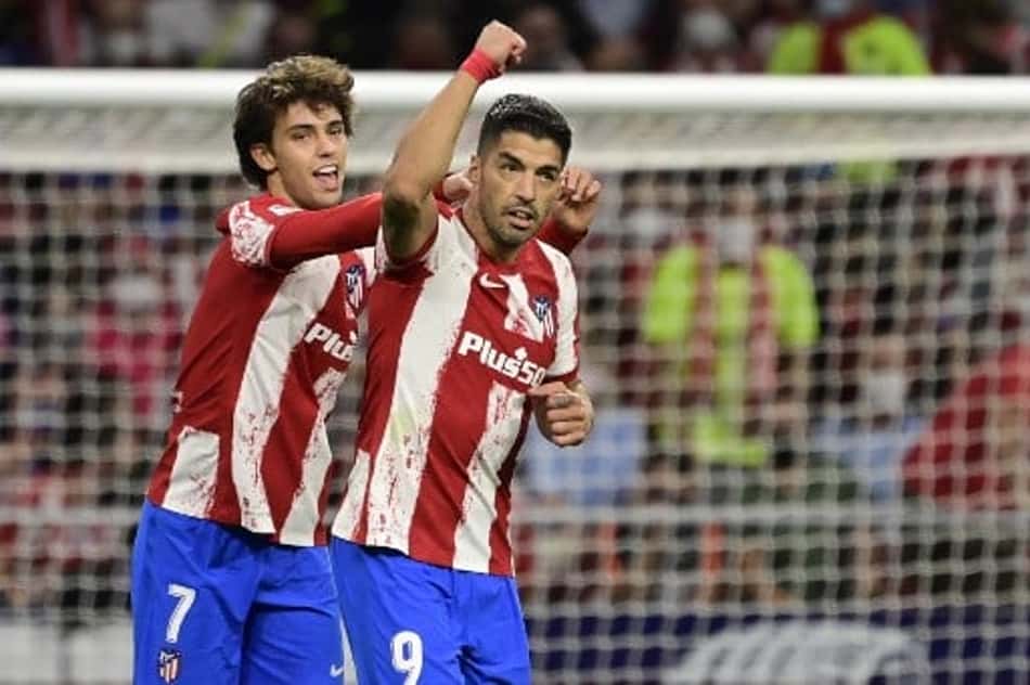 Com lei do ex, Atlético vence o Barcelona e iguala a pontuação do Real, que ainda joga na rodada