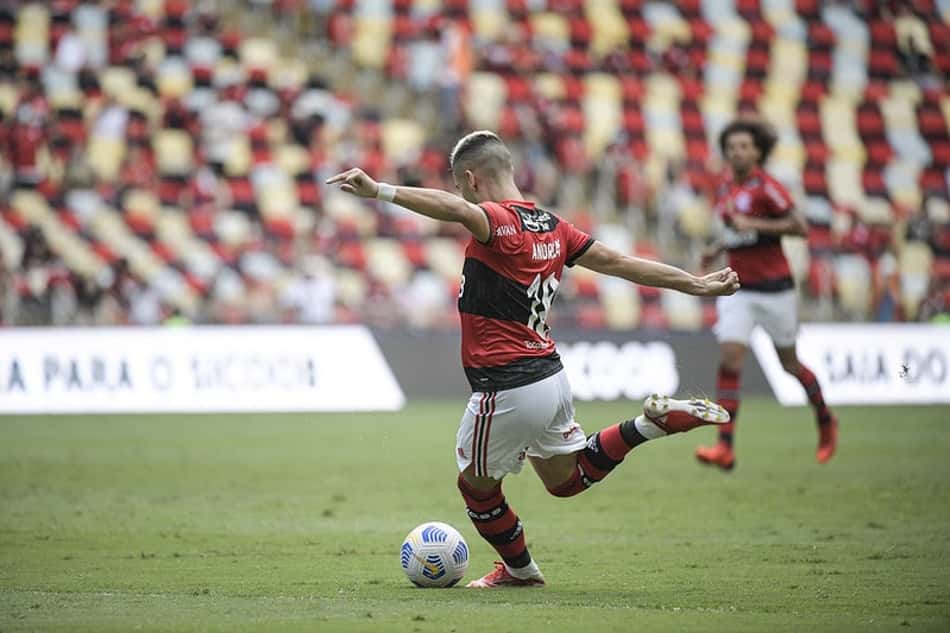 Sem os principais armadores contra o Bahia, responsabilidade de Andreas em campo pelo Flamengo aumenta