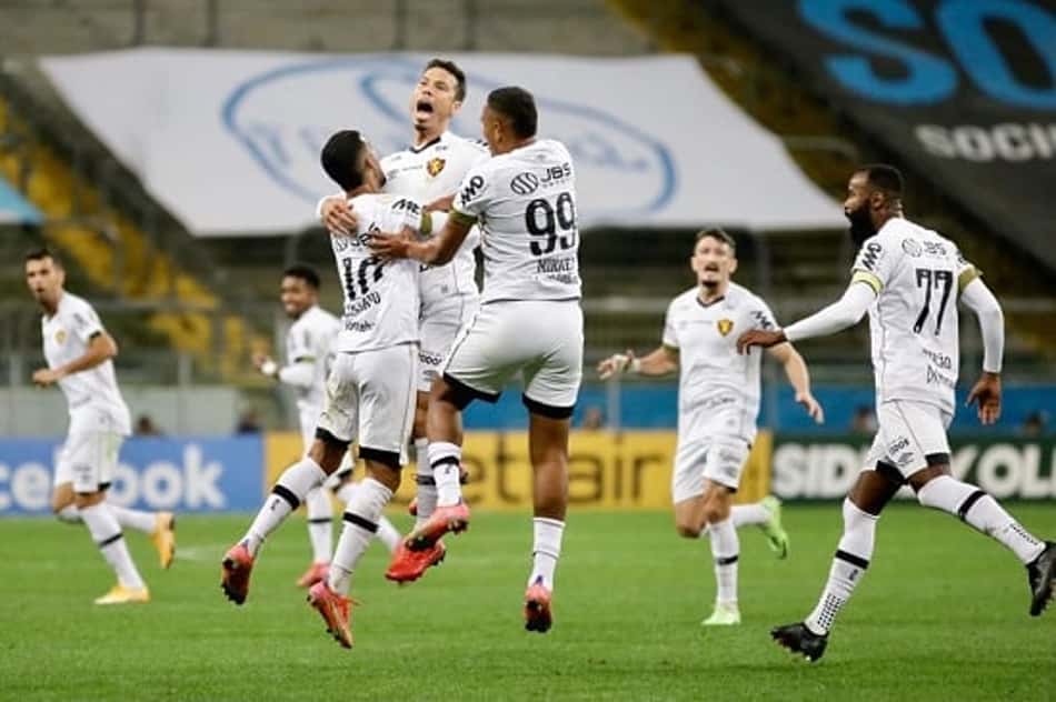 Vitória como visitante veio em rodada favorável para o Sport