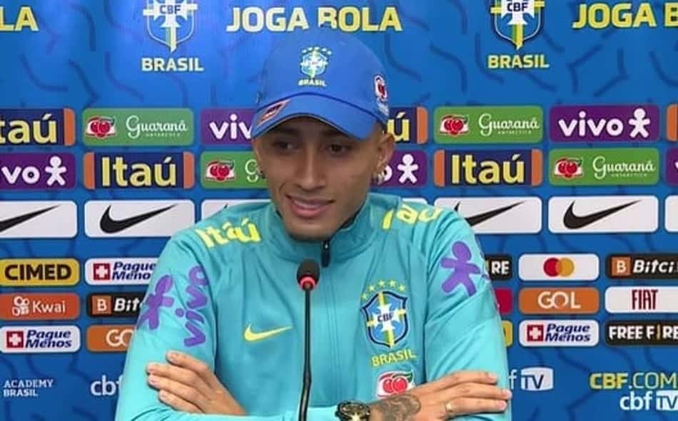 Raphinha revela parabéns de Ronaldinho Gaúcho e desafio de manter foco após 'veto' na Seleção