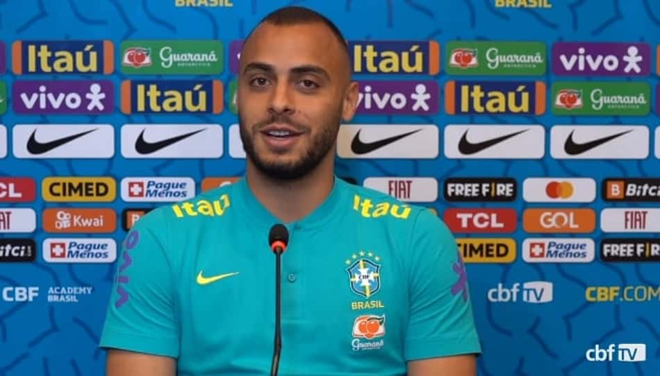 Barcelona avalia a contratação de Arthur Cabral, diz jornal