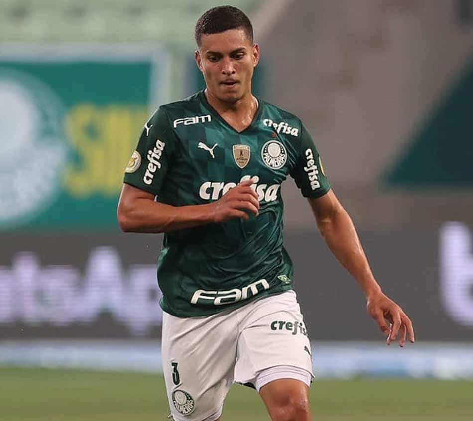 Zagueiro canhoto? Renan lidera estatística de desarmes no Brasileirão 2021