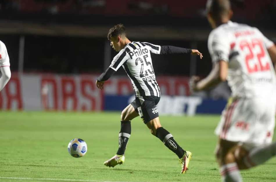 Vinicius Zanocelo volta a ser titular no Santos após dois meses