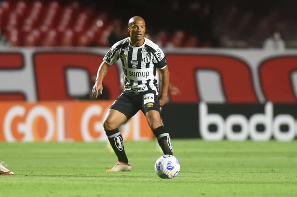 Com Jandrei e Sánchez, Santos treina de olho na partida contra o Sport