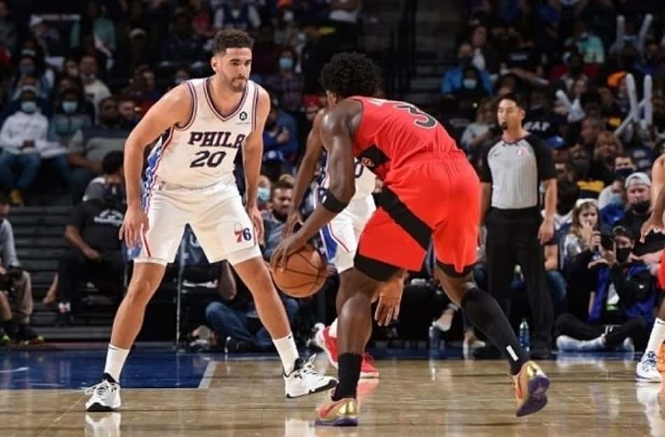Sem Ben Simmons, 76ers vence Raptors