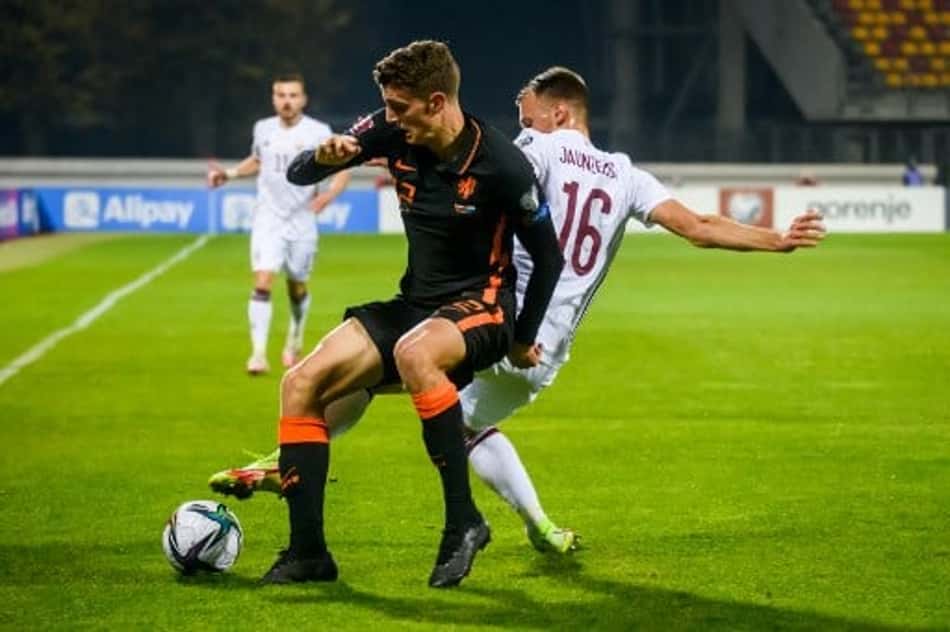 Holanda vence a Letônia fora de casa pelas Eliminatórias e mantém primeira colocação