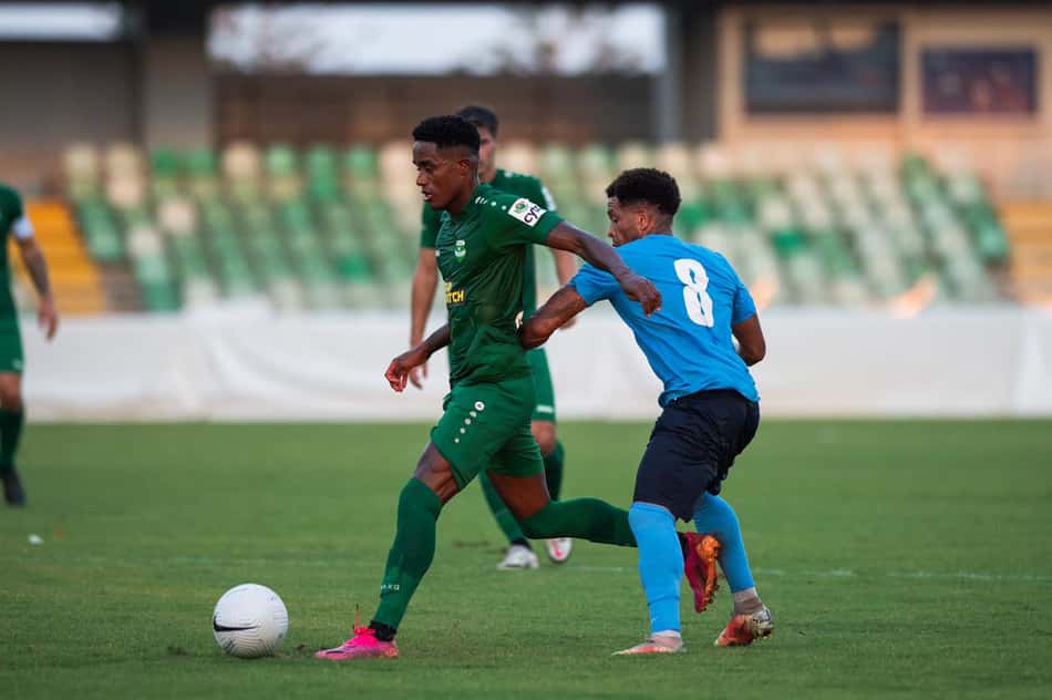 Ex-Santos, Caju brilha em início de temporada pelo Aris Limassol, do Chipre