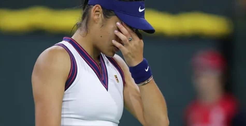Raducanu joga mal e é eliminada na 1ª partida após o US Open