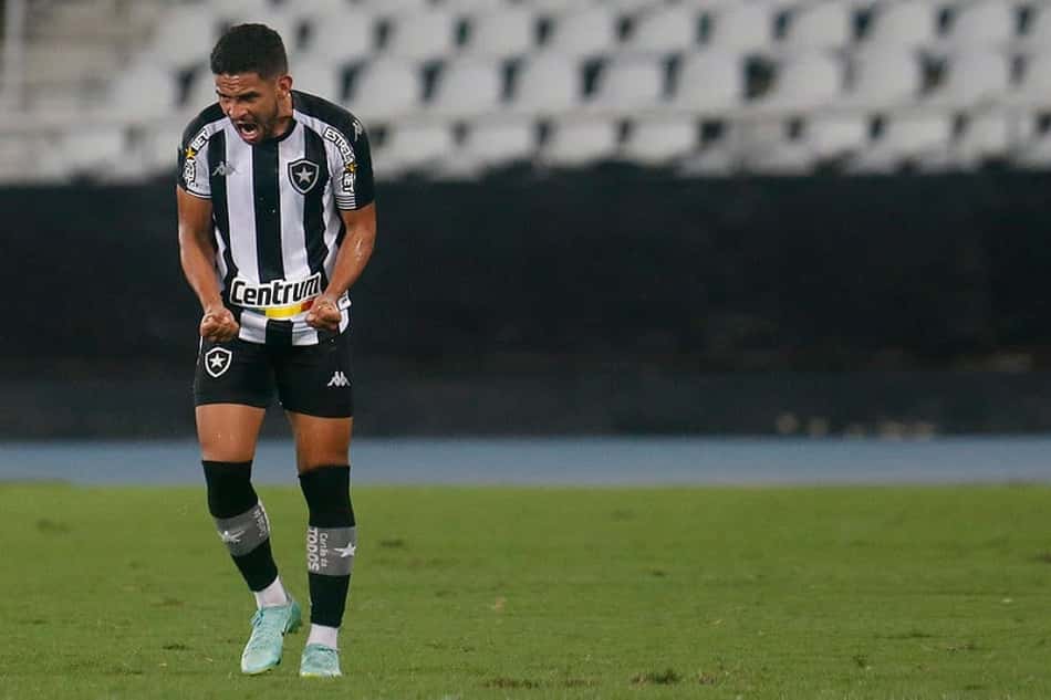 Marco Antônio comemora vitória importante do Botafogo: 'Estamos no caminho certo'
