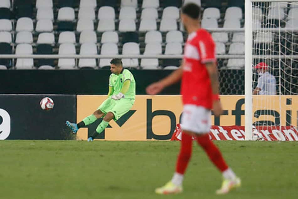 Douglas Borges enaltece torcida do Botafogo no Nilton Santos: 'É espetacular'