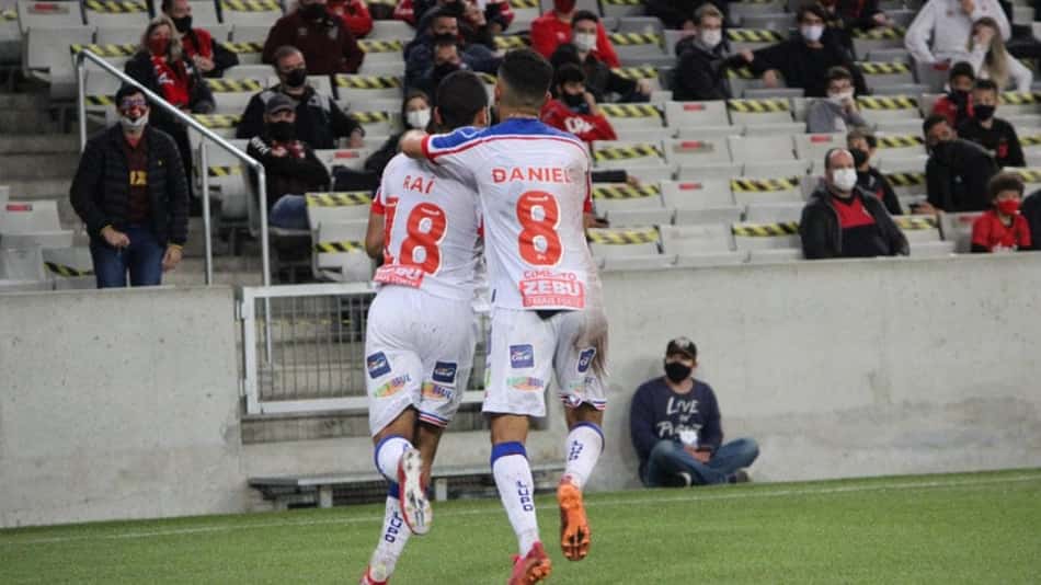 Com gols de Raí e Gilberto, Bahia derrota o Athletico e deixa o Z4