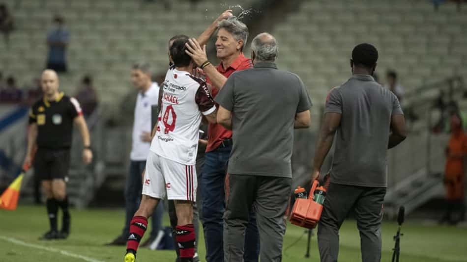 Renato Gaúcho brinca com Michael sobre 'banho': 'Faz para ganhar meu DVD, mas ainda não está pronto'