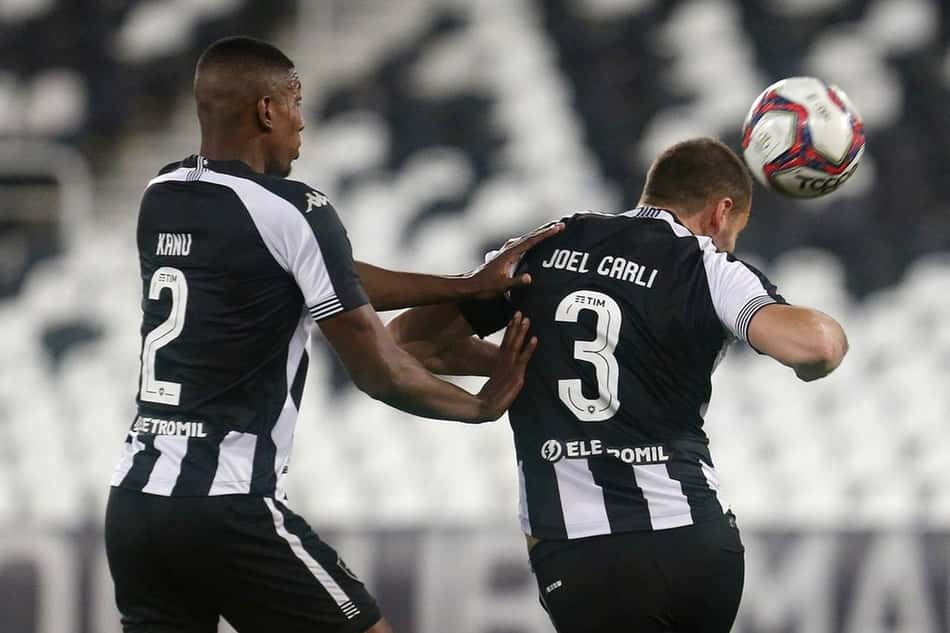 Carli e Kanu, dupla de zaga do Botafogo, sofreram apenas um gol quando jogaram juntos nesta Série B
