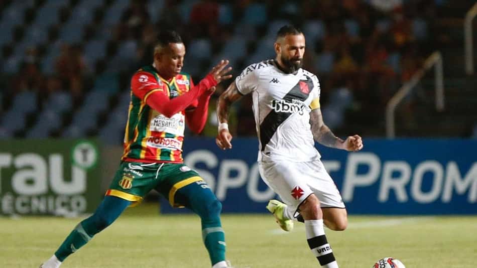 Nenê perde pênalti no fim, e Vasco é derrotado pelo Sampaio Corrêa na Série B do Brasileirão