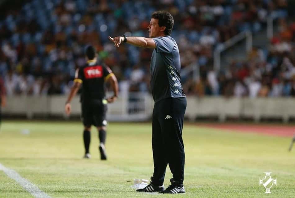 Diniz explica substituição e diz que o Vasco se descuidou no gol do Sampaio Corrêa: 'Eles foram mais eficientes'