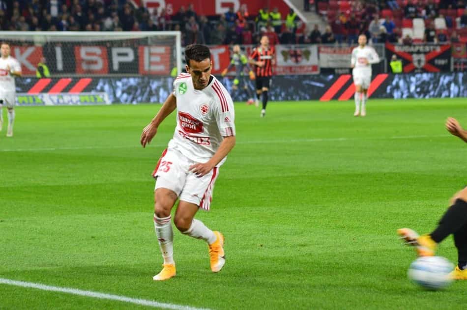 Matheus Leoni destaca ótimo momento no Kisvarda e foca em crescimento com o clube na Hungria
