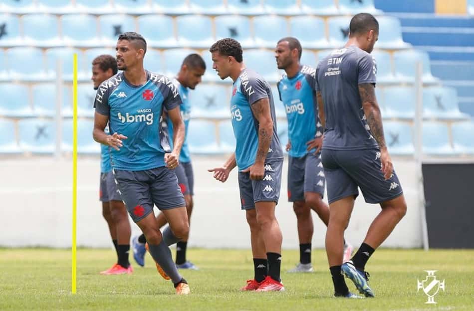 Após revés, Vasco treina em São Luís de olho na partida contra o líder Coritiba, no próximo sábado
