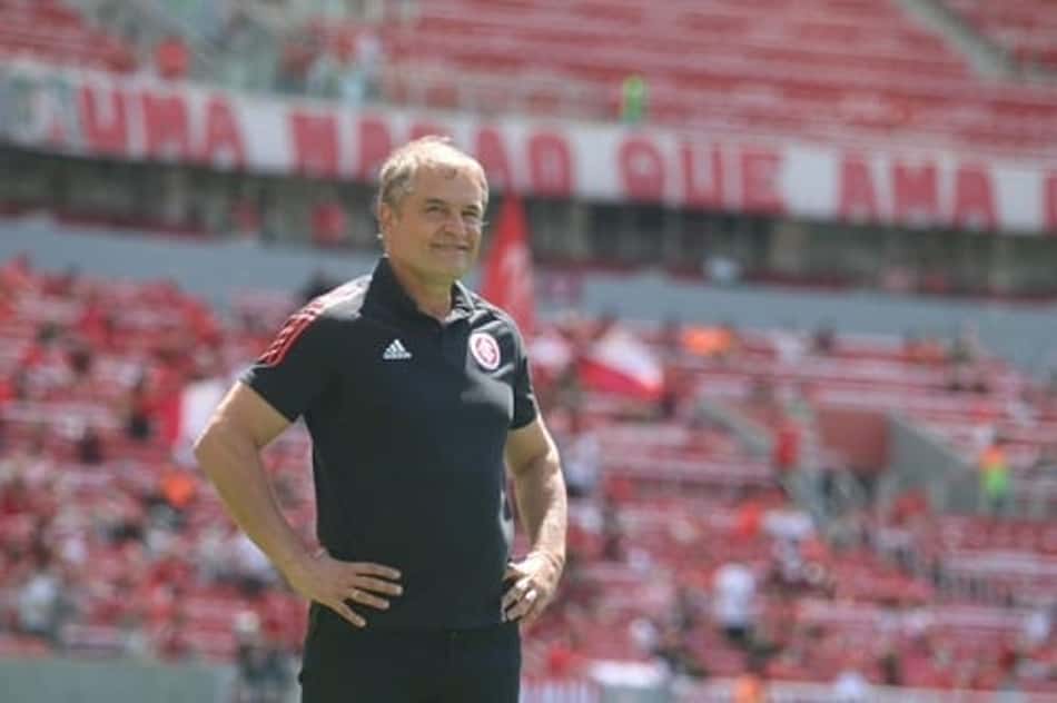 Técnico de gigante brasileiro é procurado para assumir Seleção Uruguaia; saiba mais