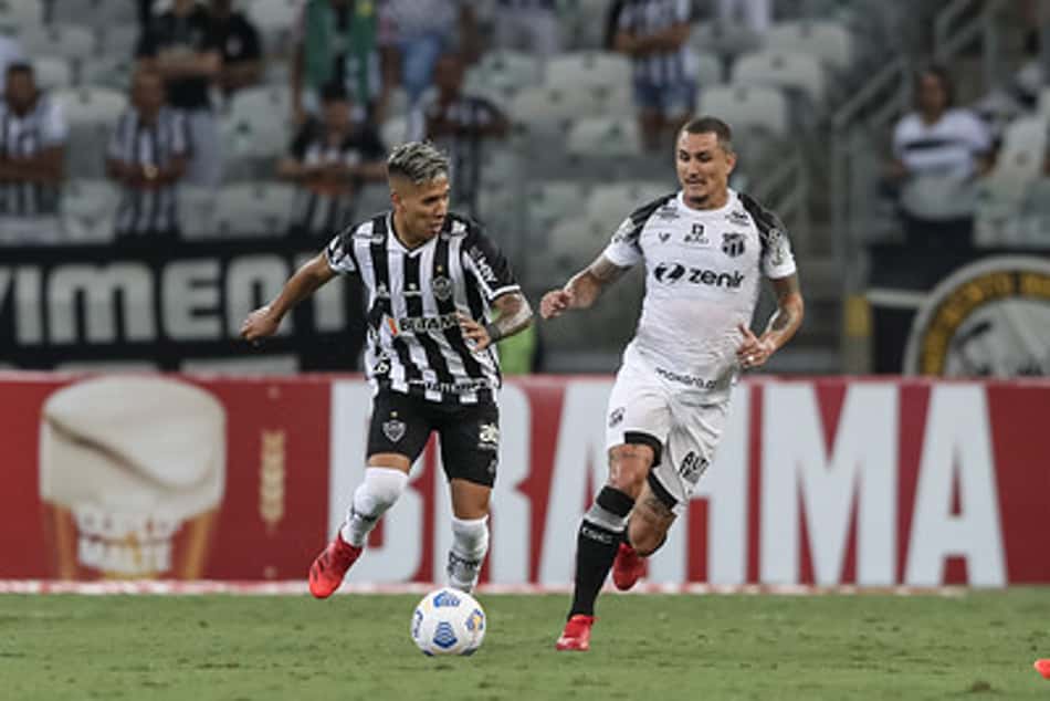 Cuca destaca polivalência de Zaracho atuando tanto de atacante quanto de armador no Galo