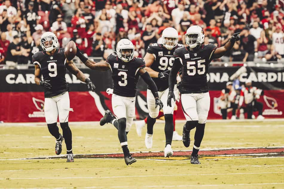 Defesa domina, DeAndre Hopkins doutrina, Cardinals batem Niners e seguem imbatíveis na NFL