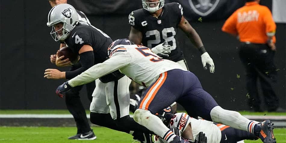 Bears castigam Derek Carr e superam os Raiders dentro de Las Vegas
