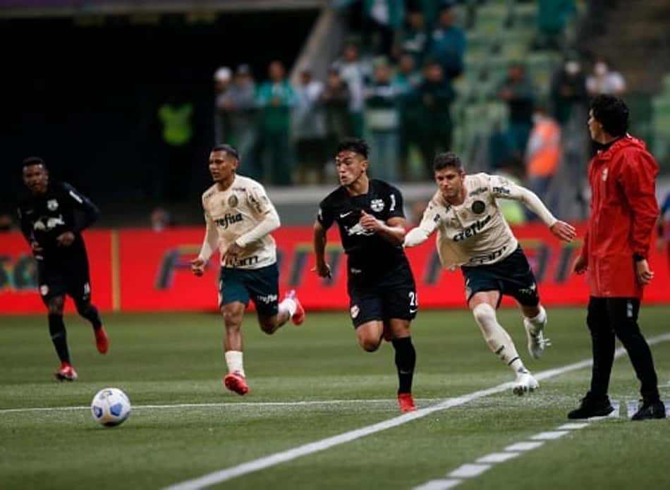 Treinador do RB Bragantino destaca bom desempenho na etapa inicial contra o Palmeiras: "Fizemos um grande primeiro tempo"