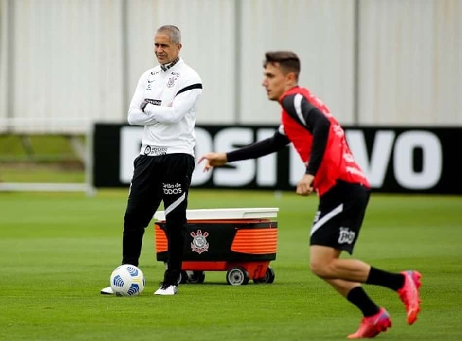 Giuliano e Renato Augusto são poupados e ficam fora de primeiro treino para jogo contra o Fluminense