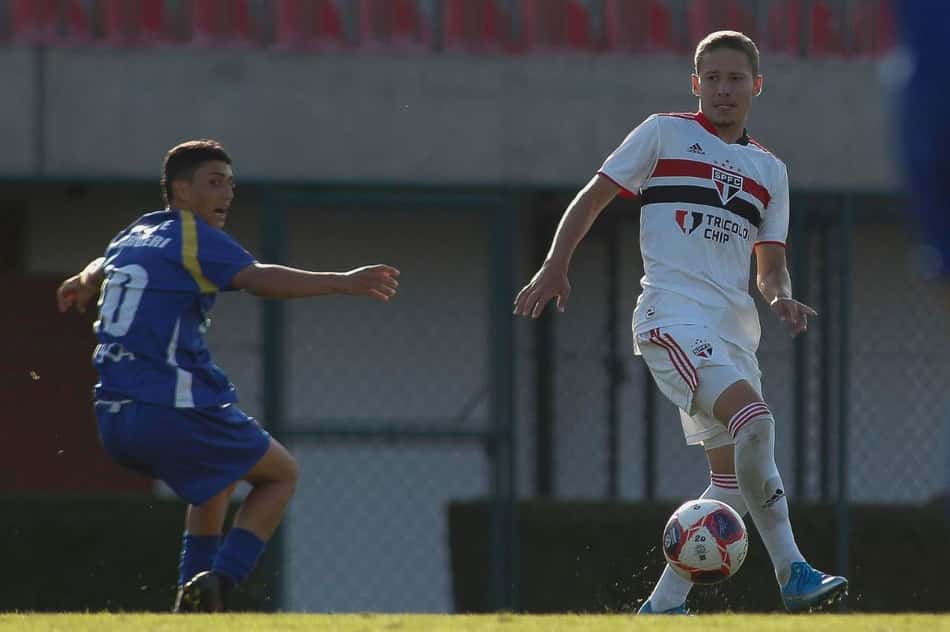 Meia Samuel fala sobre classificação do São Paulo no Paulistão Sub-20: 'Motivados a crescer'