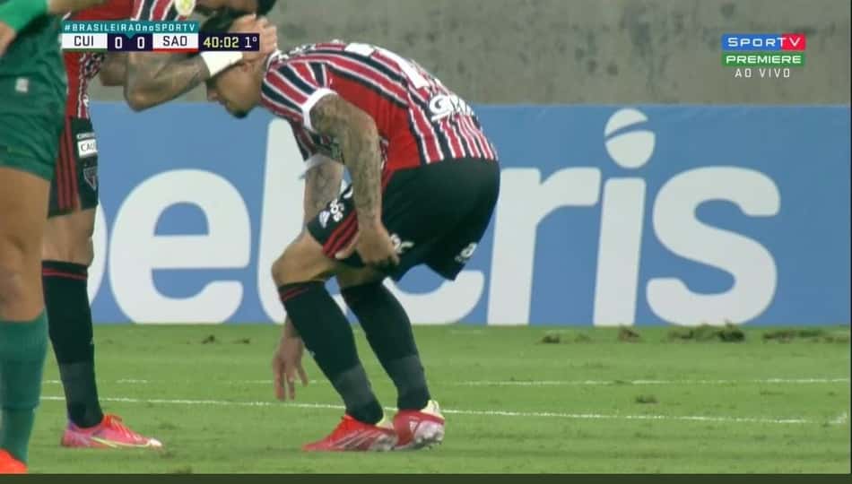 Rigoni sente a coxa na primeira etapa e vira preocupação no São Paulo