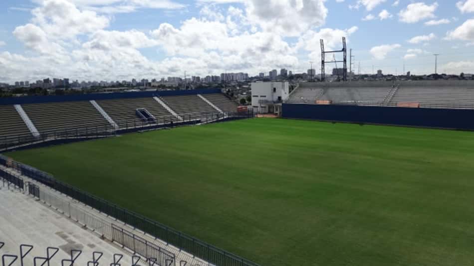 Local de treino da Seleção, Estádio da Colina 'já viu' Pelé e Zico e passou por obras para a Copa de 2014