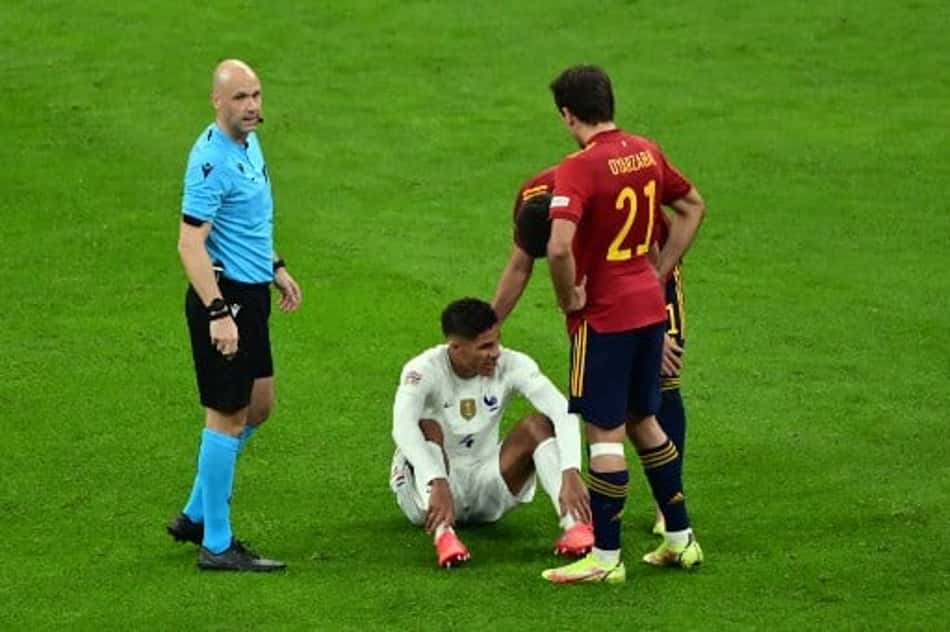 Raphael Varane desfalca Manchester United por algumas semanas