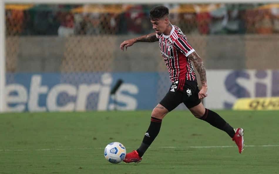 Rigoni começa tratamento no Reffis e vira dúvida no São Paulo para enfrentar o Ceará