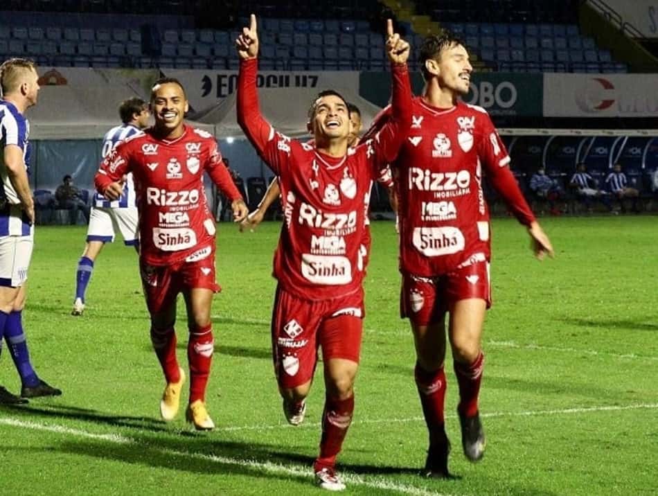 Renan Mota espera evolução no Vila Nova na Série B do Brasileirão