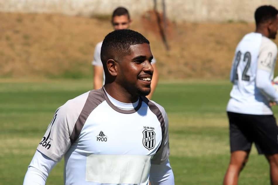 Meio-camposta da Ponte Preta comemora chance de encontrar o torcedor