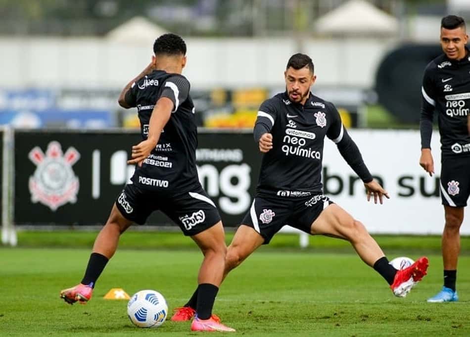 Renato Augusto e Giuliano treinam com o grupo, e Corinthians encerra preparação para pegar o Fluminense