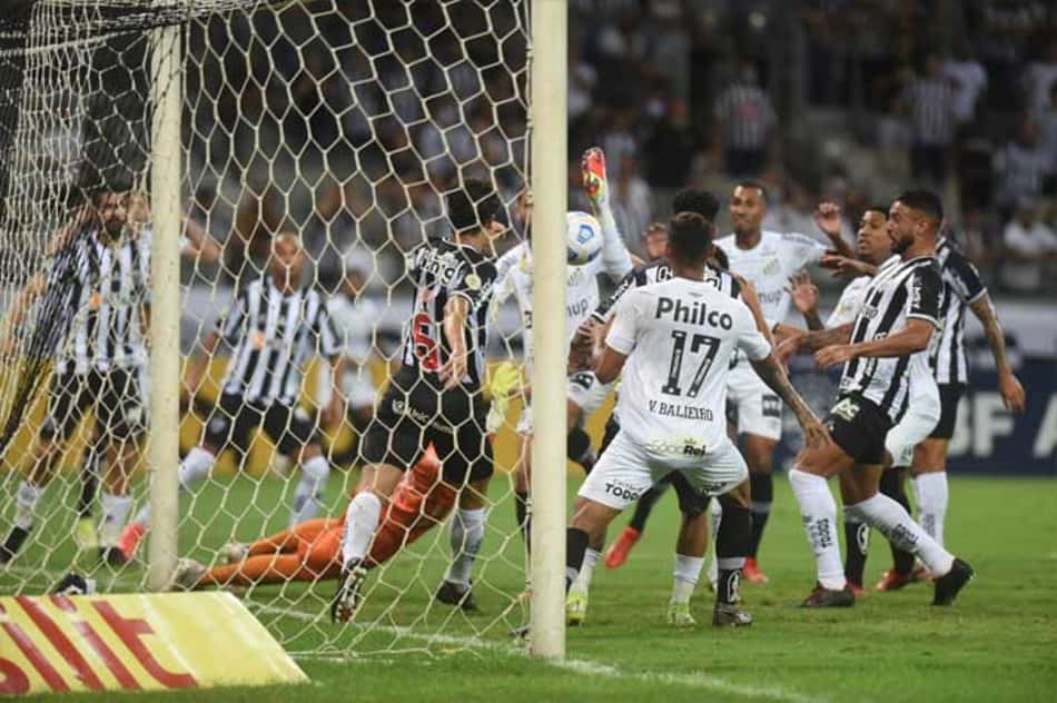 Santos já sofreu 9 gols em bolas aéreas no Campeonato Brasileiro