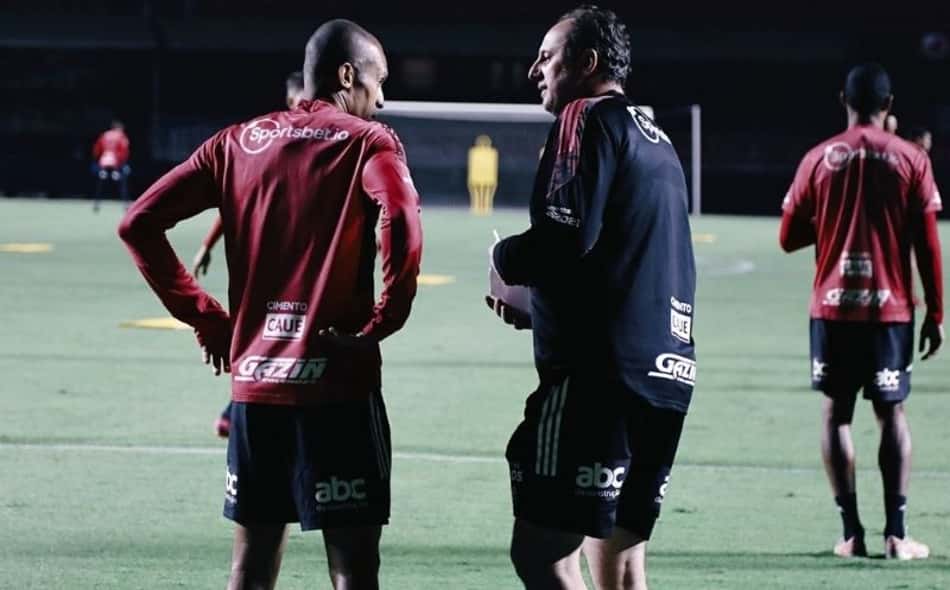 Com o retorno de Rogério Ceni, São Paulo treina no Estádio do Morumbi